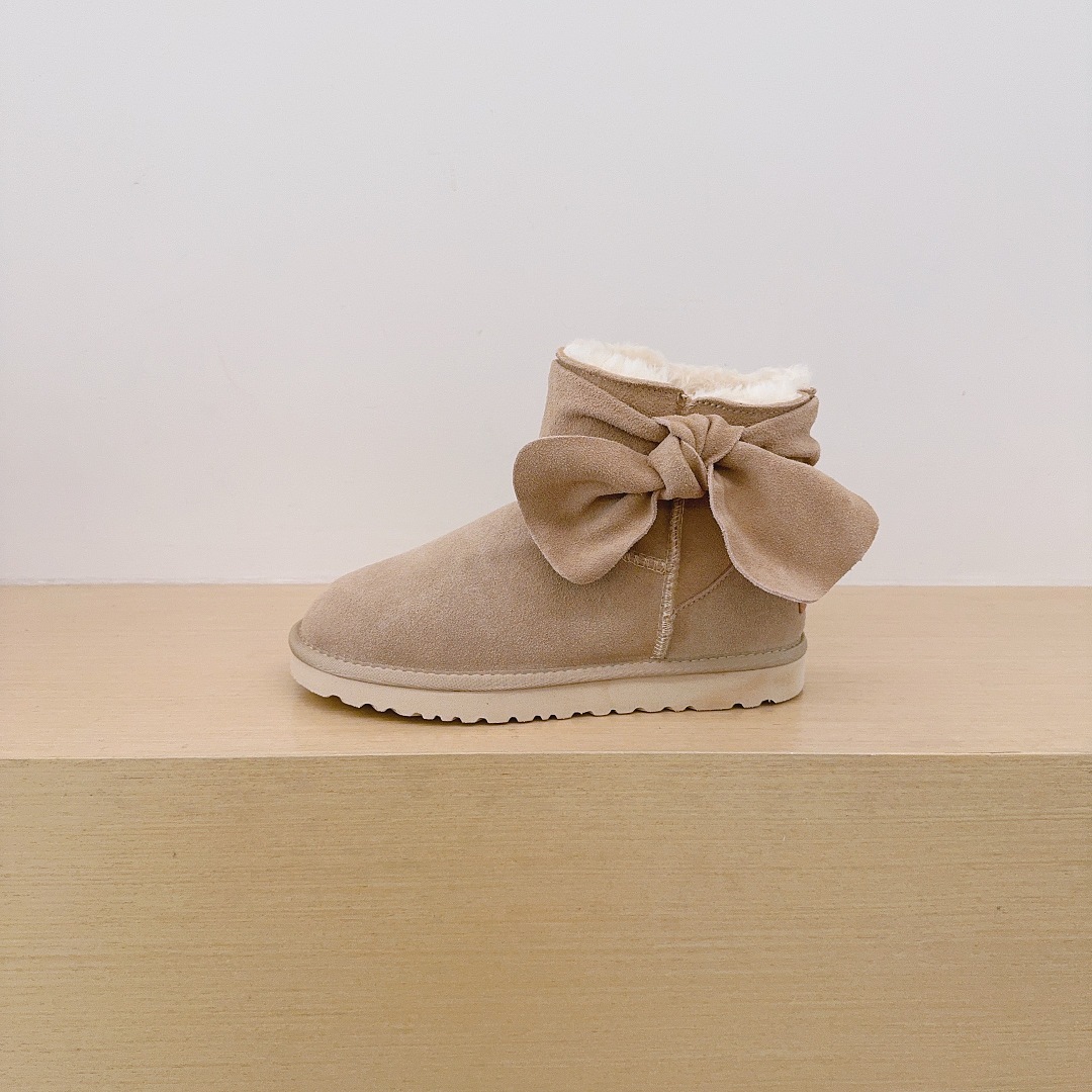 UGG Classic Mini Bailey Bow Boots - Adult