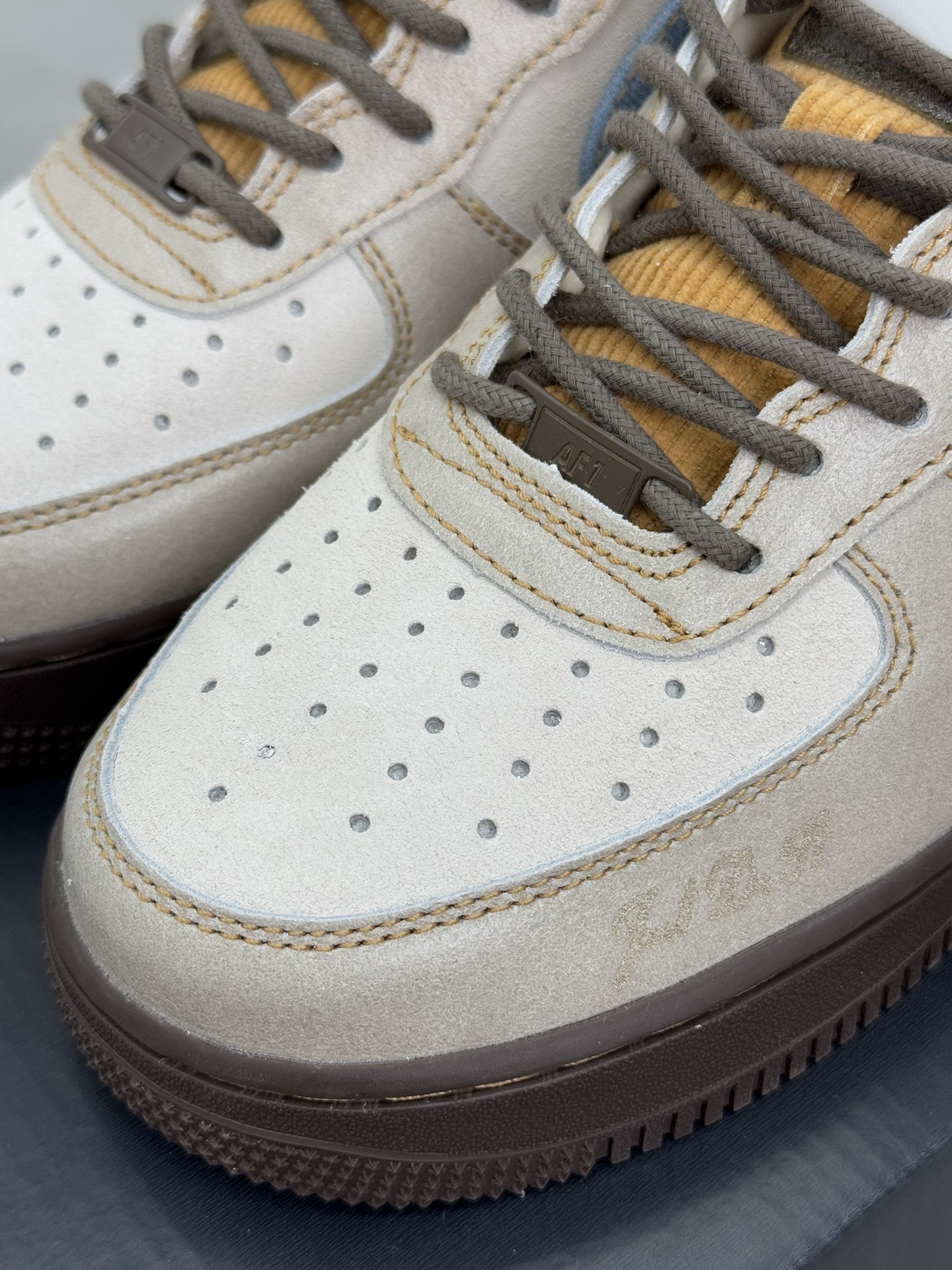 Nike Air Force 1