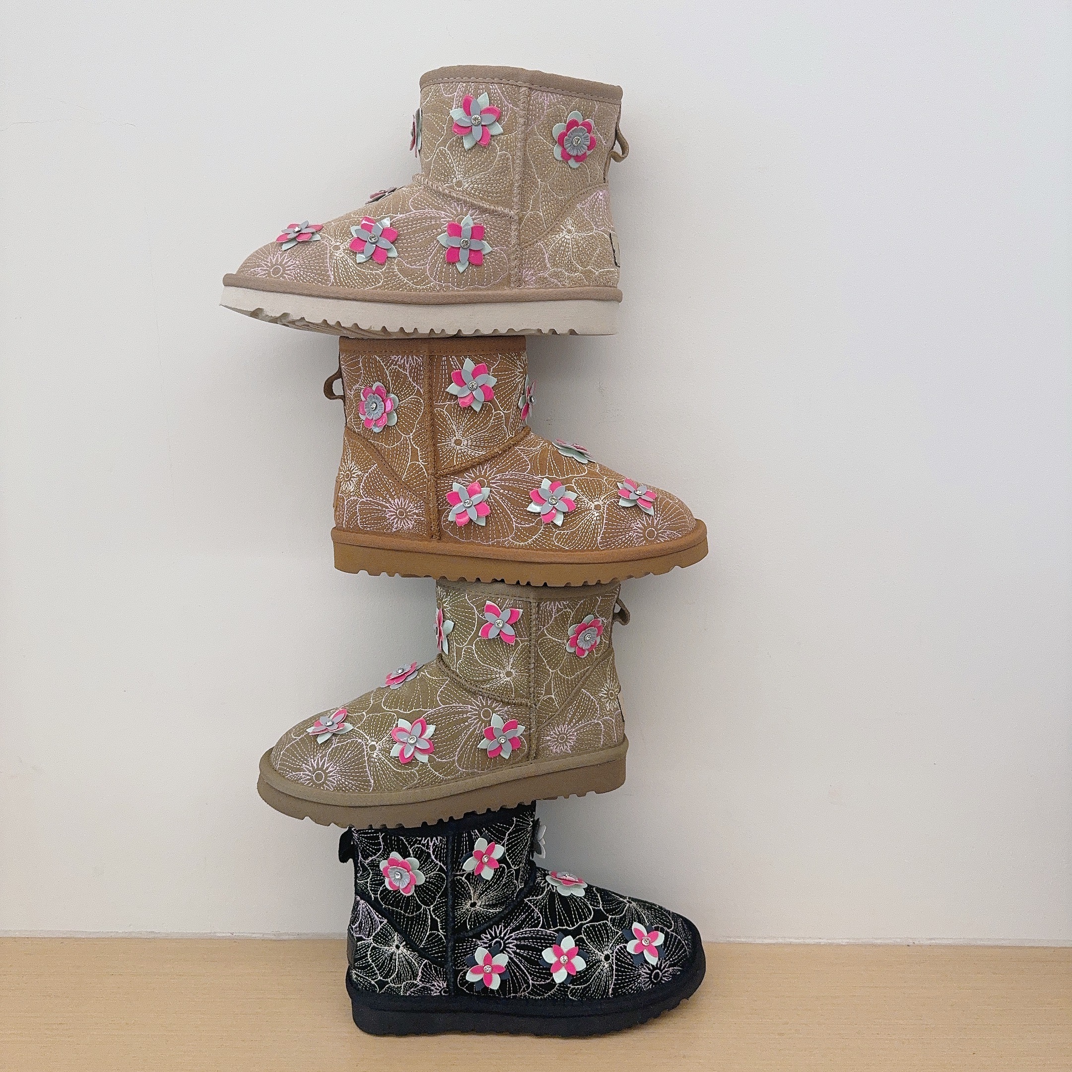 Floral Embroidered Low-Cut Boots 5854