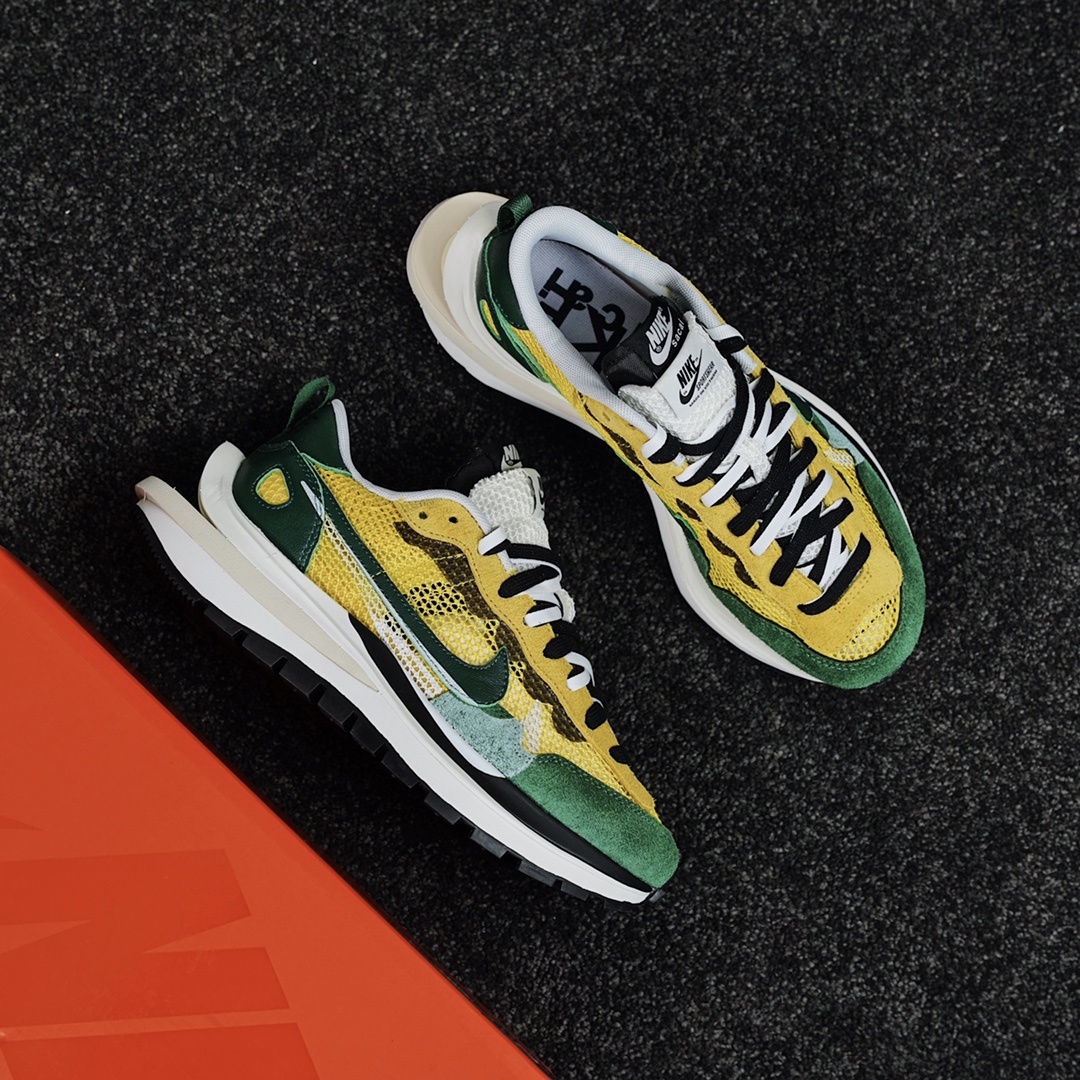 Nike x sacai Sneakers detail 1