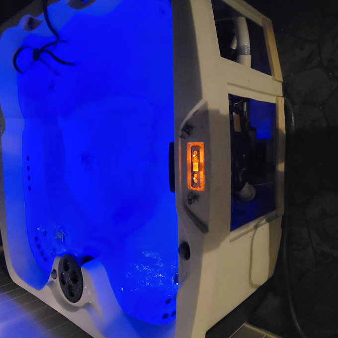 Lifesmart Spas Leganza 6 - Person 90 - Jet Rectangular Hot Tub