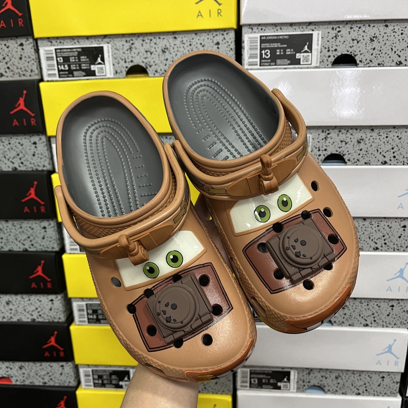 Crocs Star Classic Clog - Brown