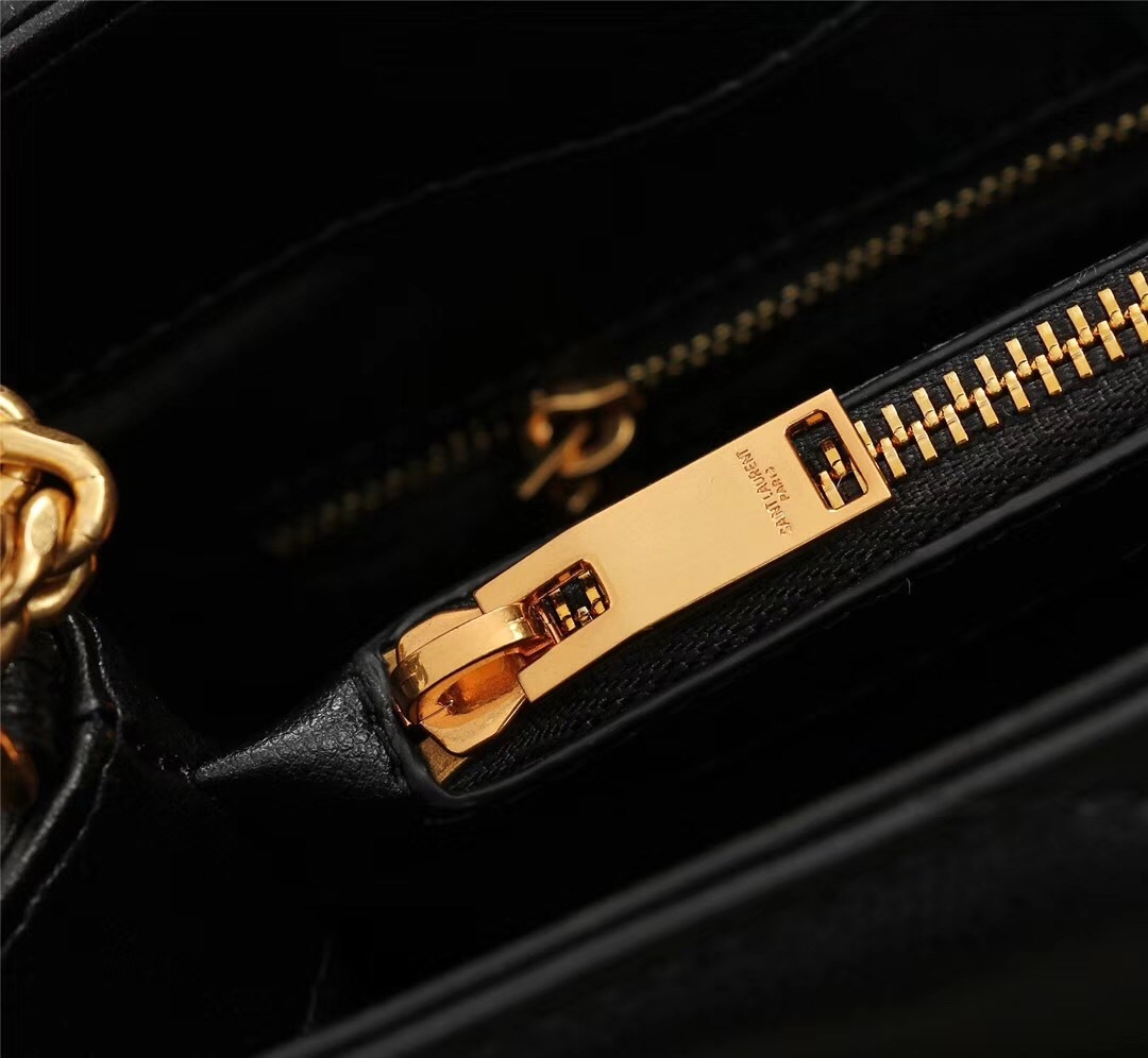 YSL Saint Laurent Handbag detail 2