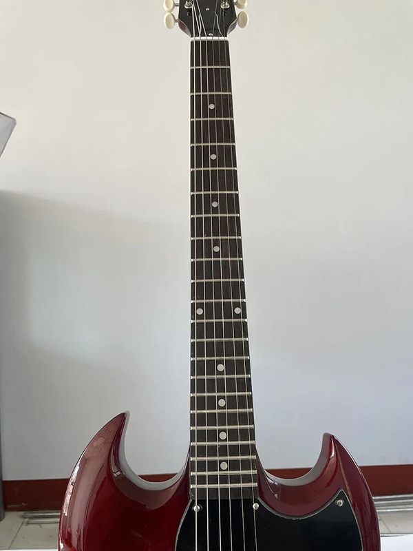 High Quality Chinese Electric Guitar, Mahoganyand Body and Neck Professional