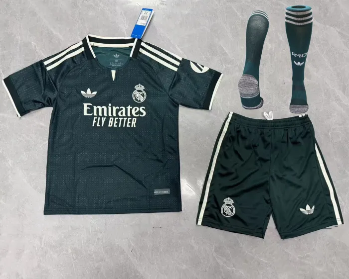 Kids Real Madrid Home Jersey Suit & Socks 26/27