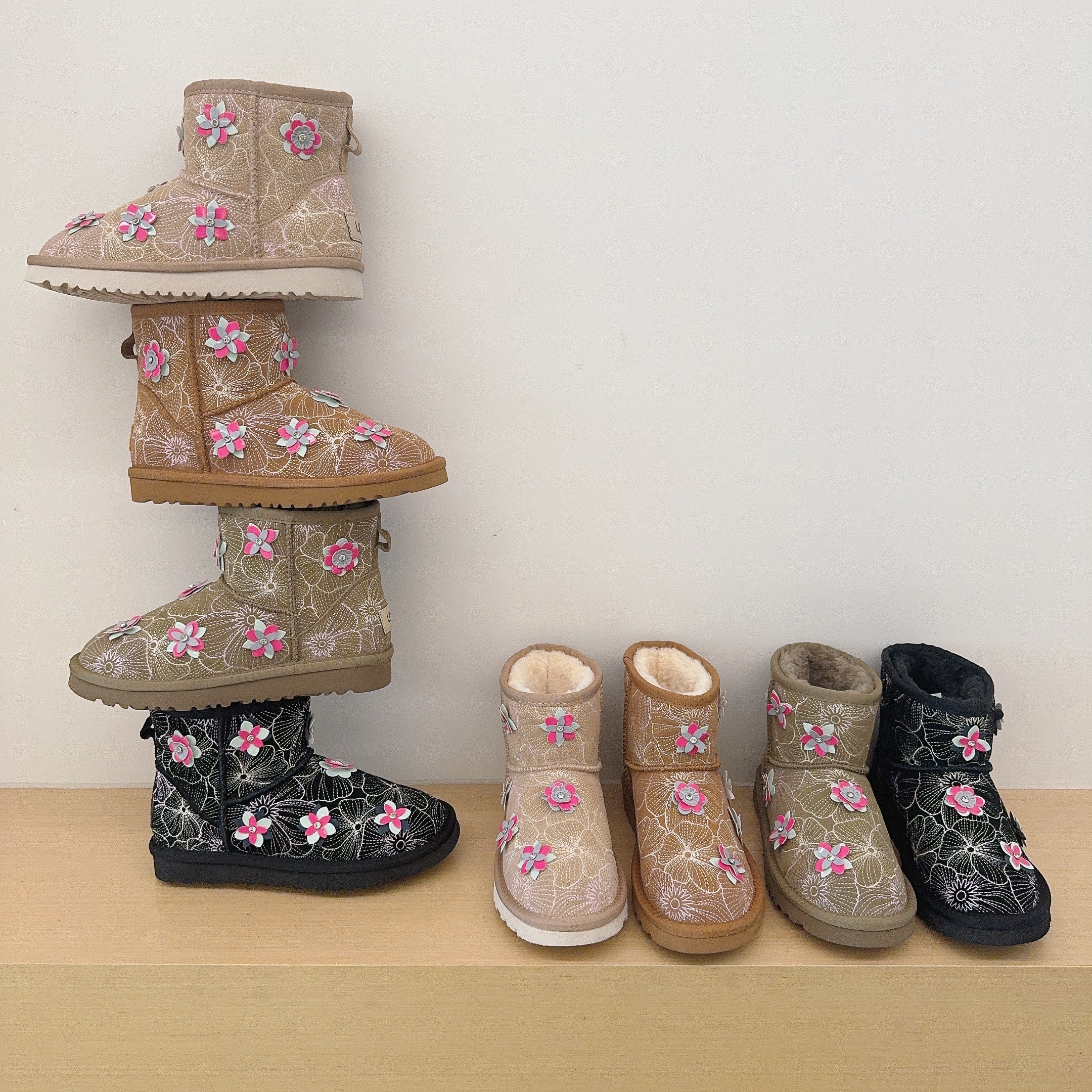 Floral Embroidered Low-Cut Boots 5854