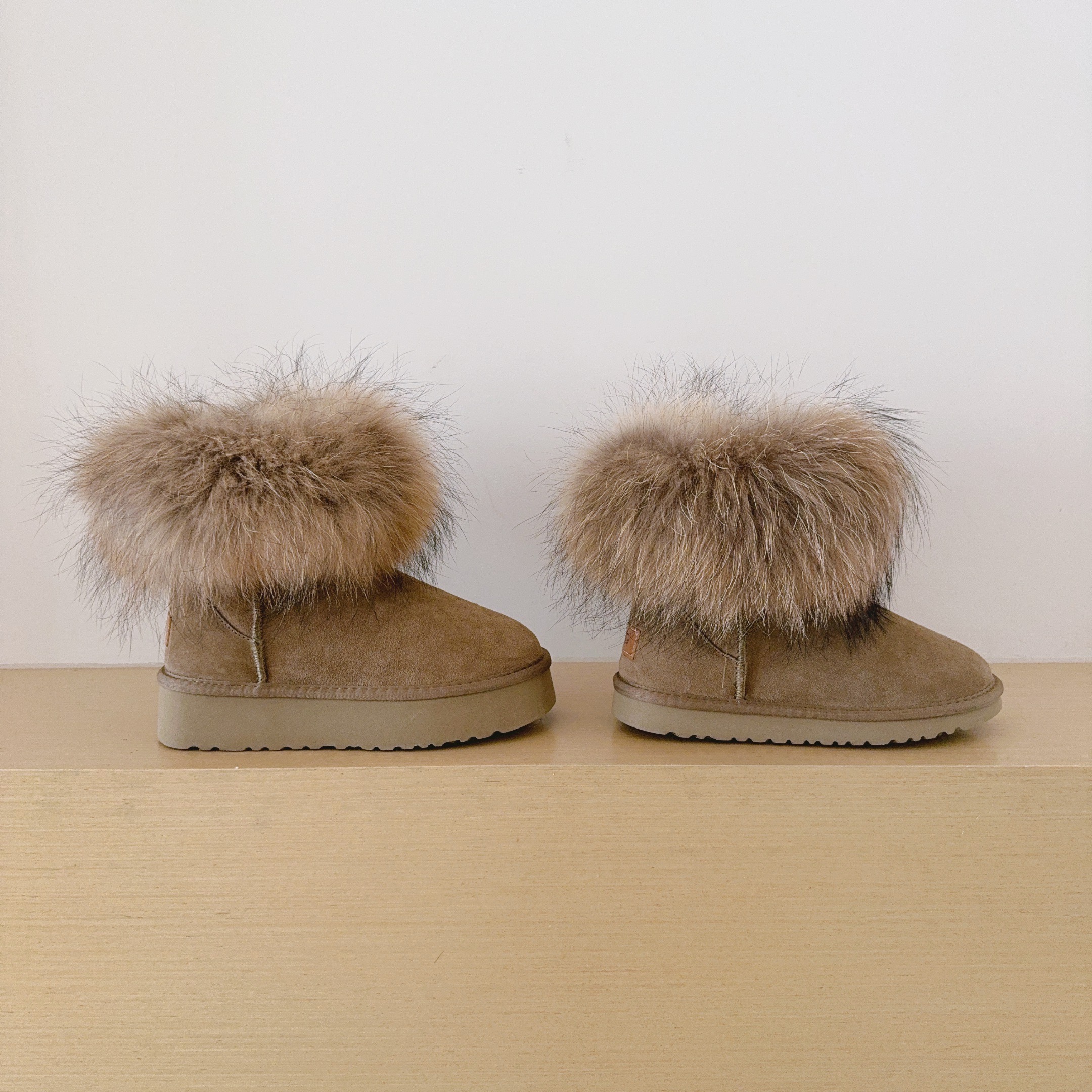 UGG Kids Platform 5854 Genuine Fur Trim Low-Cut Boots