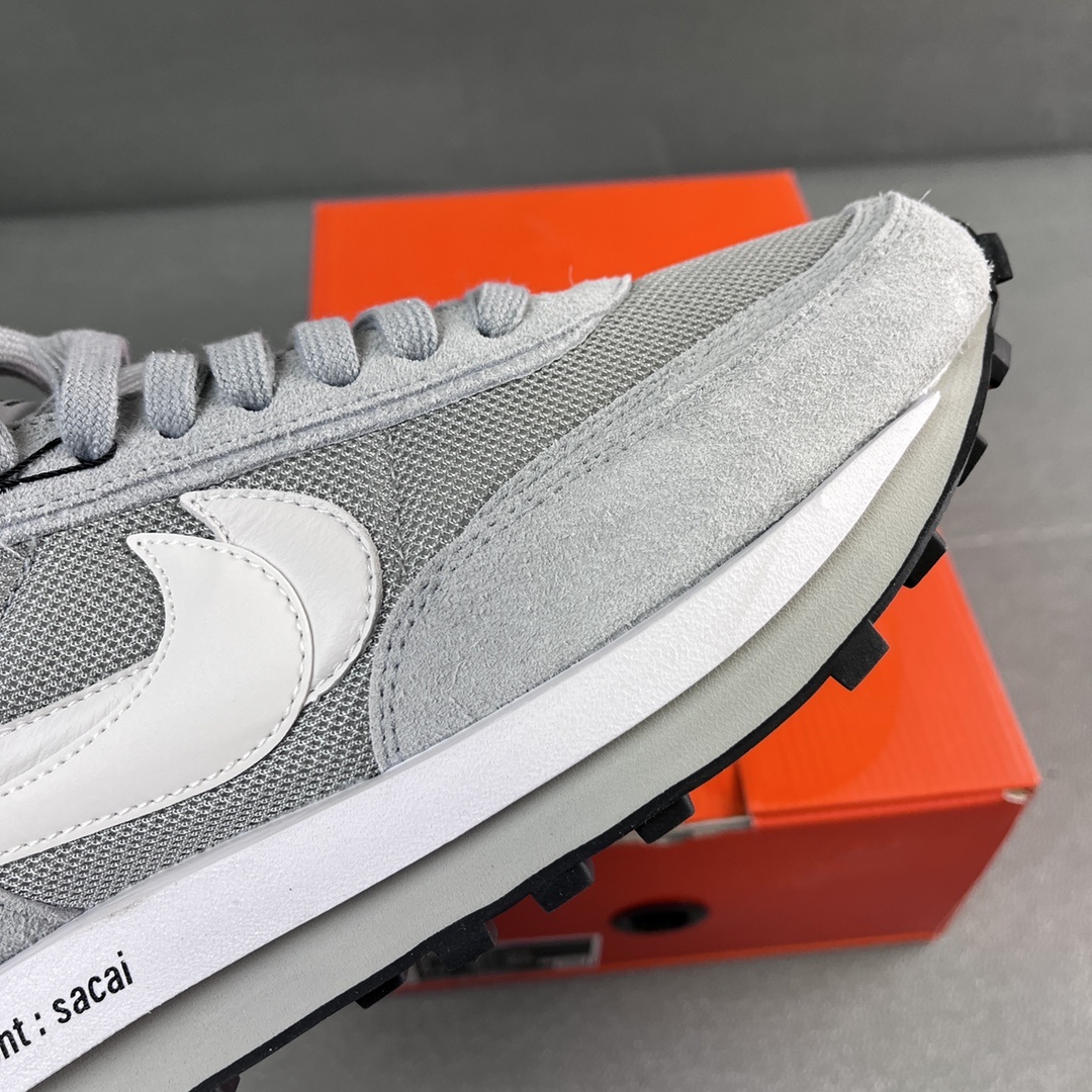 Nike x sacai Sneakers detail 1