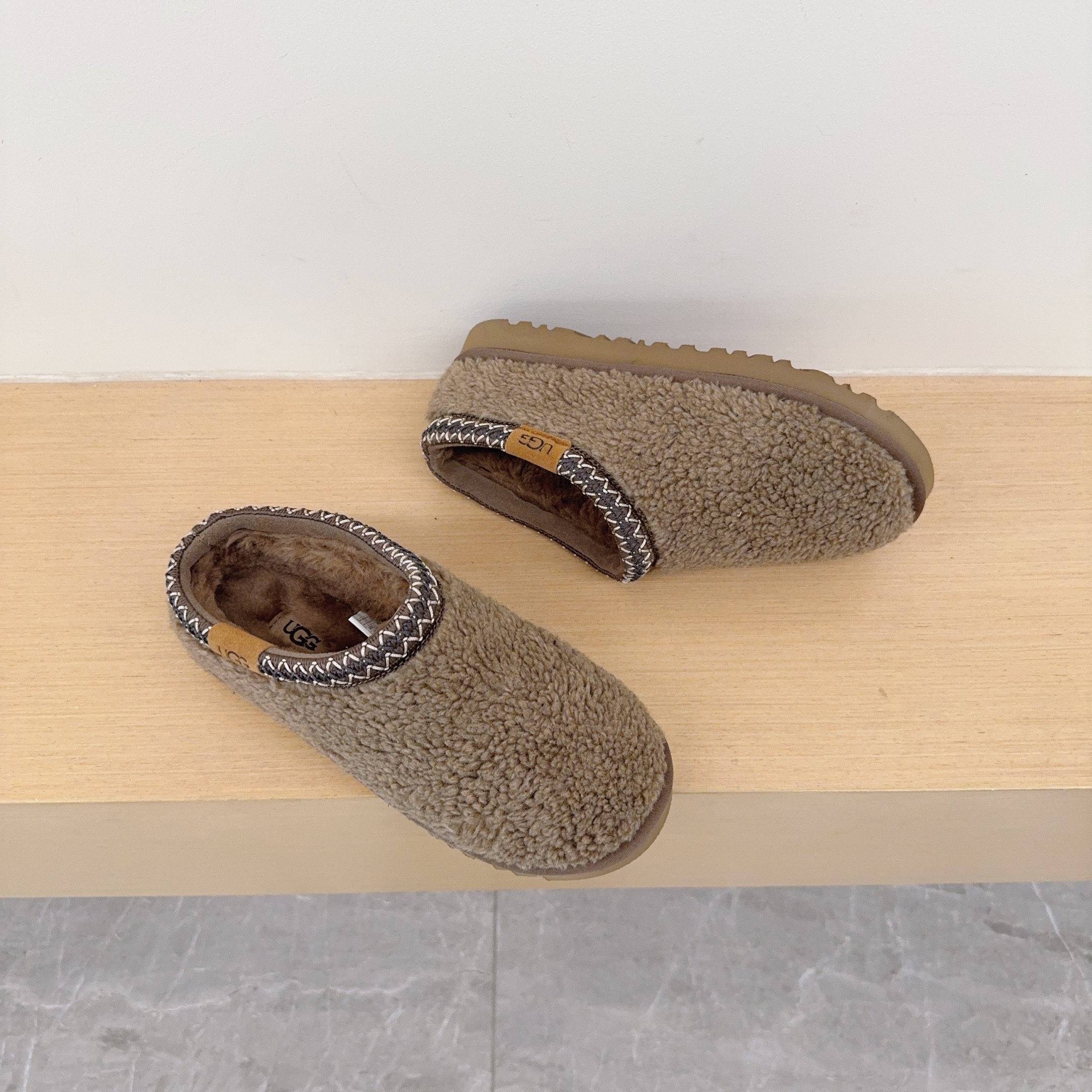 Curly Fleece Loafers