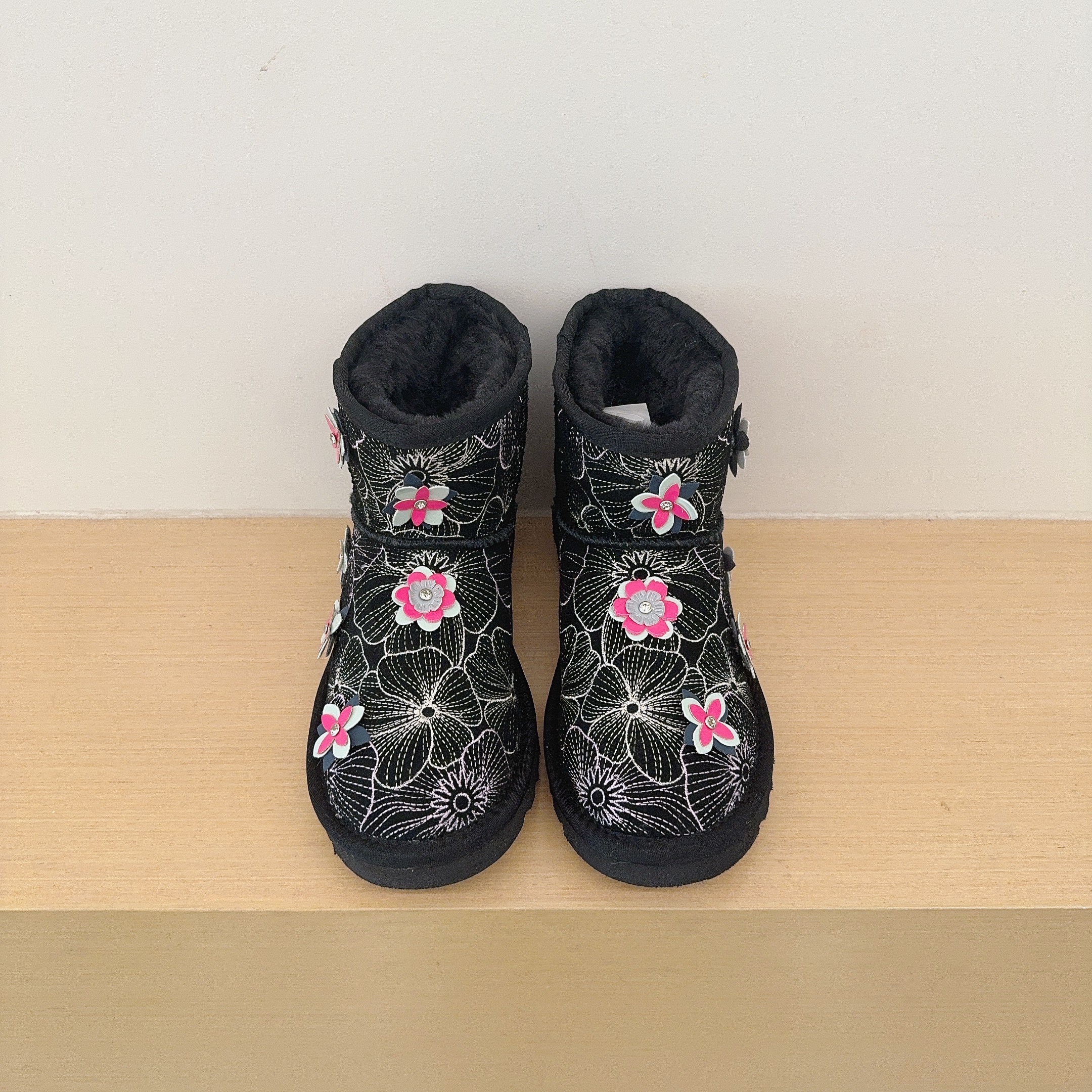 Floral Embroidered Low-Cut Boots 5854