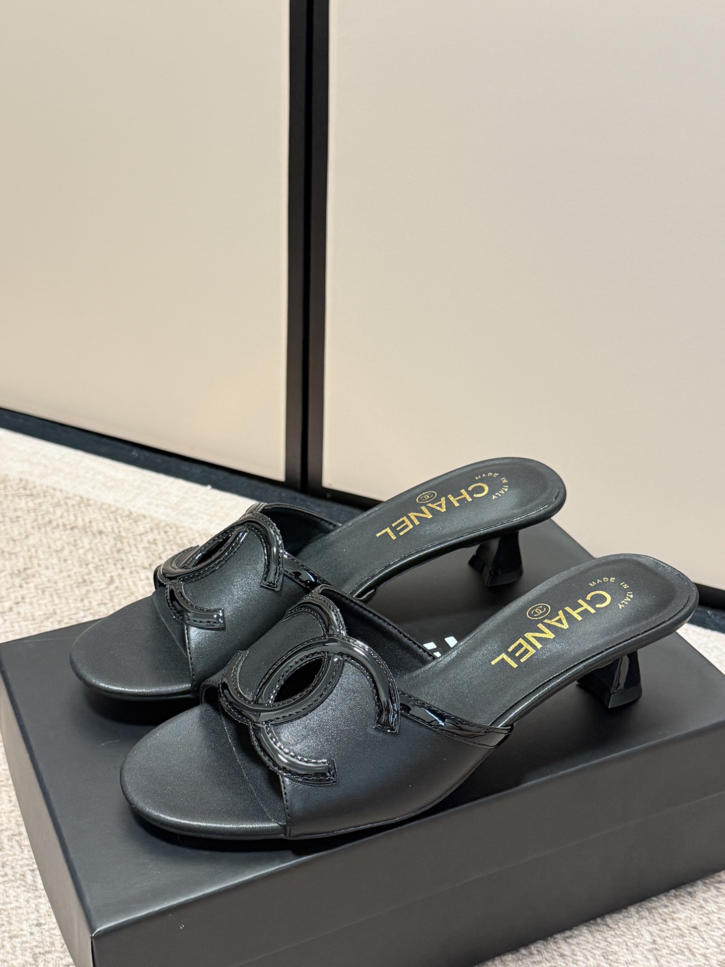 Chanel Cutout Double-C Slide Sandals - Black detail 1