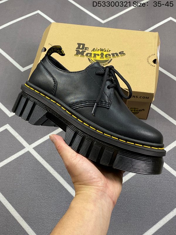 Dr. Martens 2976 Chelsea Boots