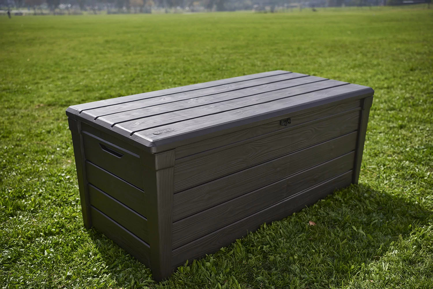 Keter Brightwood 120 Gallon Large Elegant Resin Water Resistant