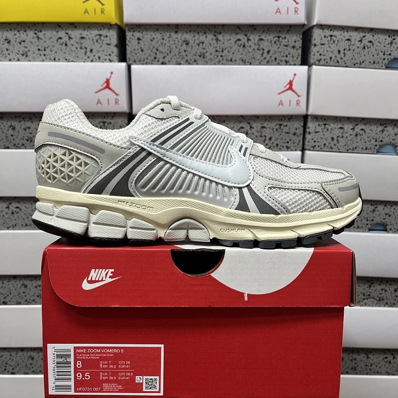 Nike Air Zoom Vomero 5 Sneakers