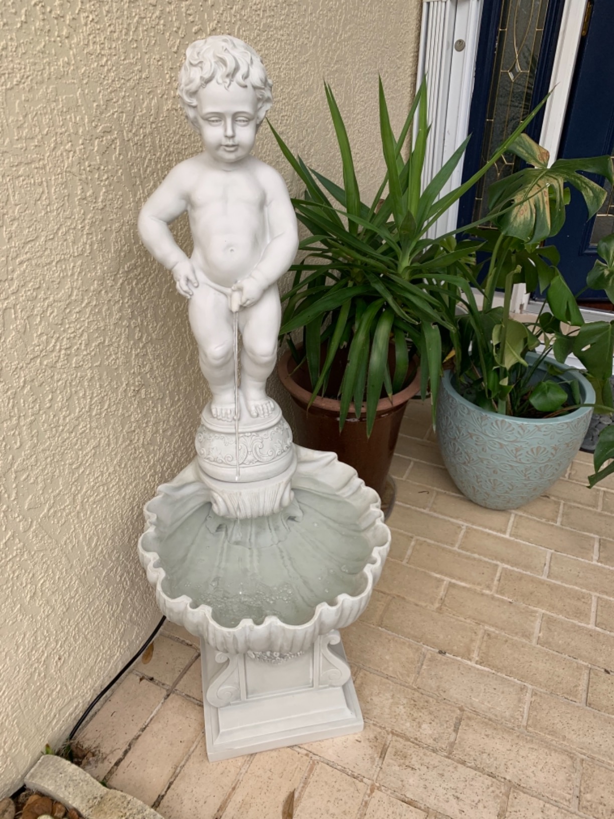 Complete Manneken Pis Peeing Boy Water Fountain Garden Decor