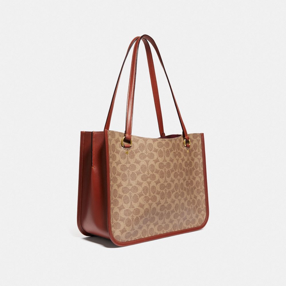 COAthtCH Classic handbags