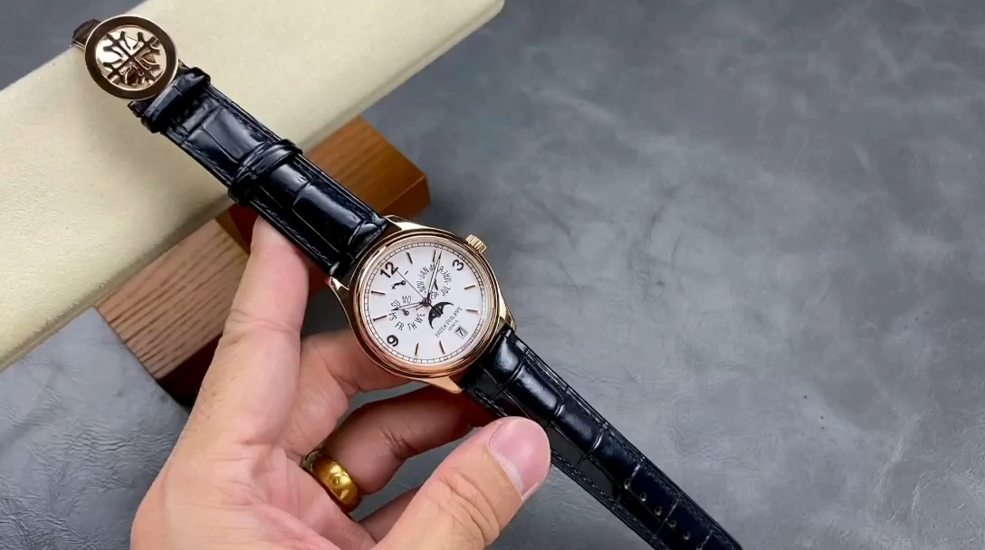 【Super Clone】Patek Philippe Complications 5146R 001 39mm Mens Replica Watch