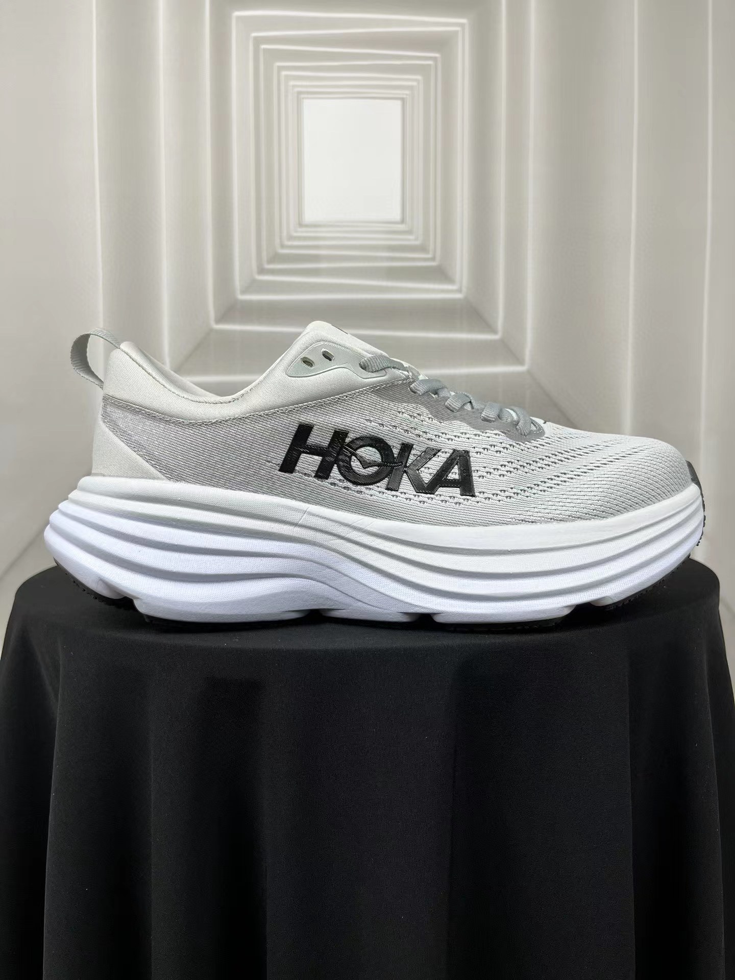 HOKA Bondi 8