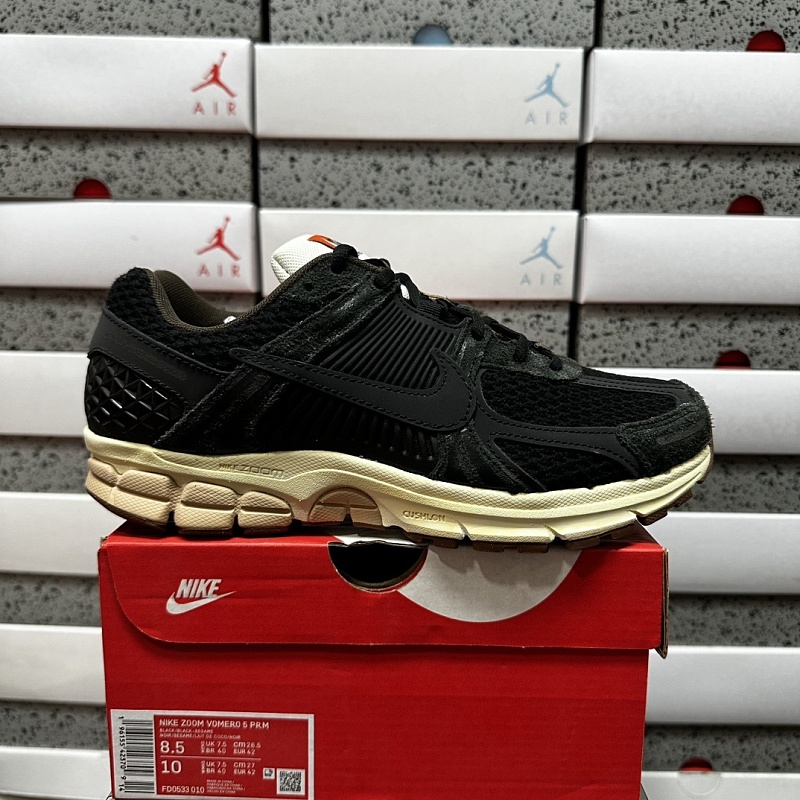 Nike Air Zoom Vomero 5 Sneakers