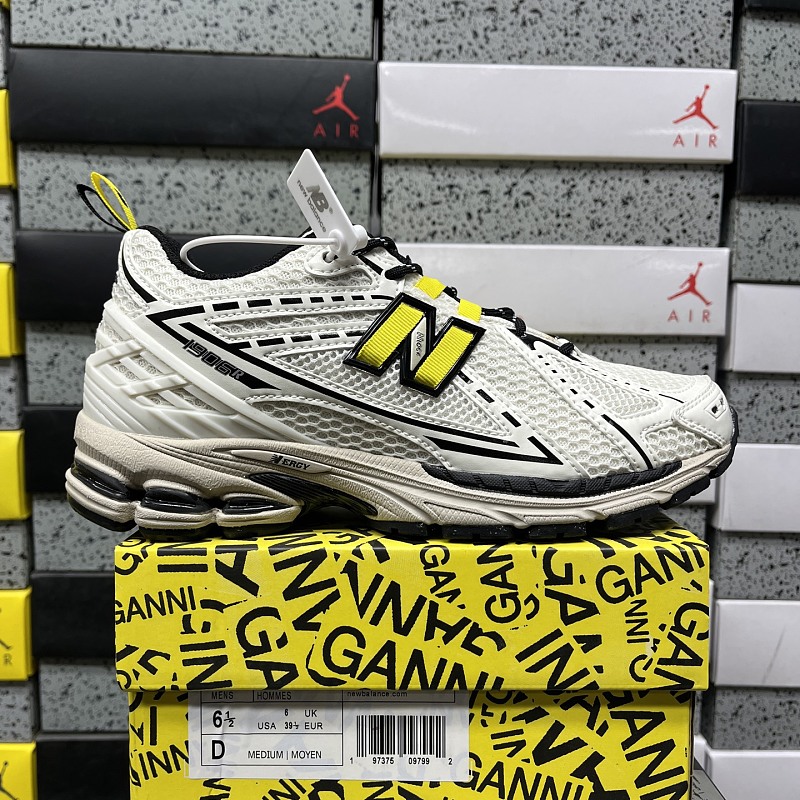 New Balance 1906 Sneakers