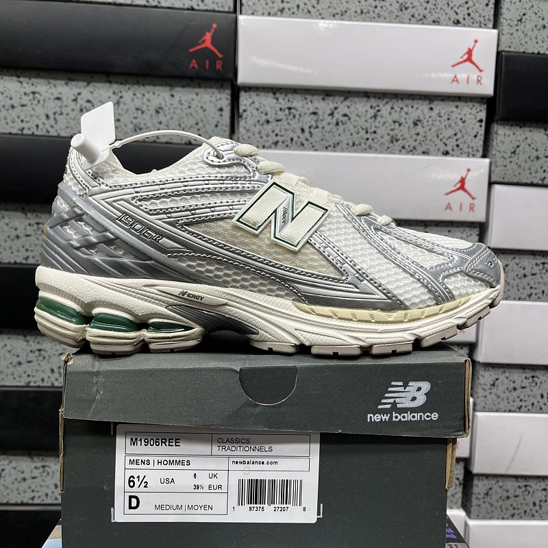 New Balance 1906 Sneakers