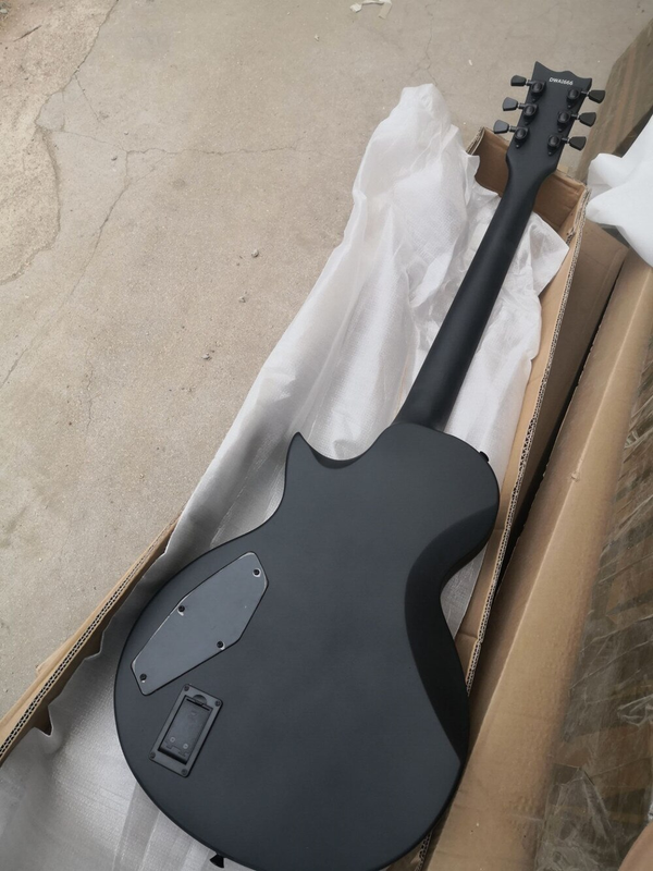 6 Strings Electric Guitar with Black Hardware, Rosewoodood Fretboard High Quality