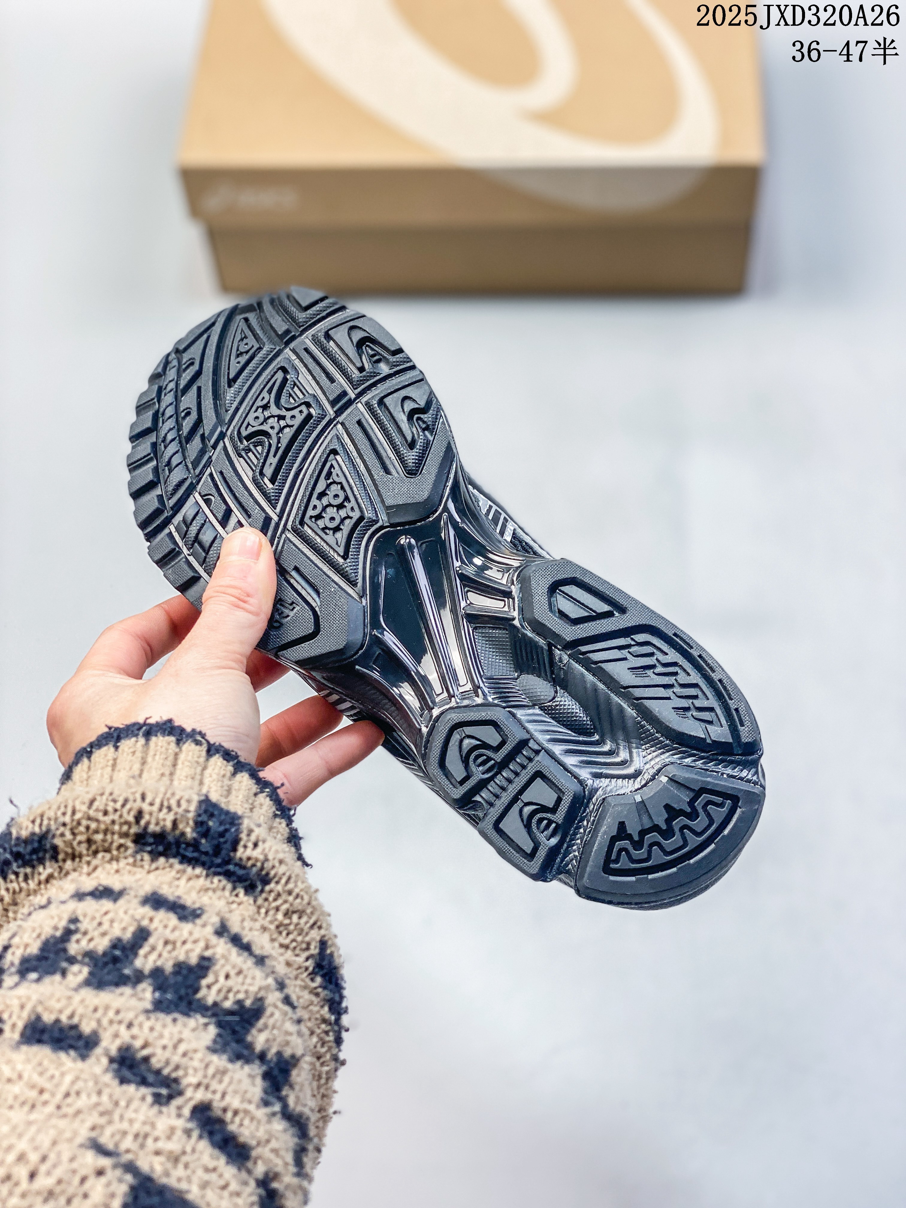ASICS Gel-Kayano 14
