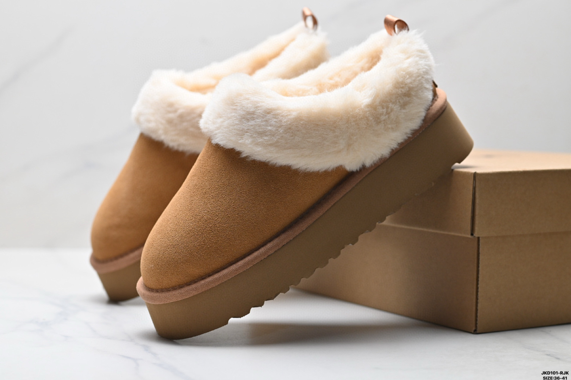 UGG Classic Clear Mini Detail 1