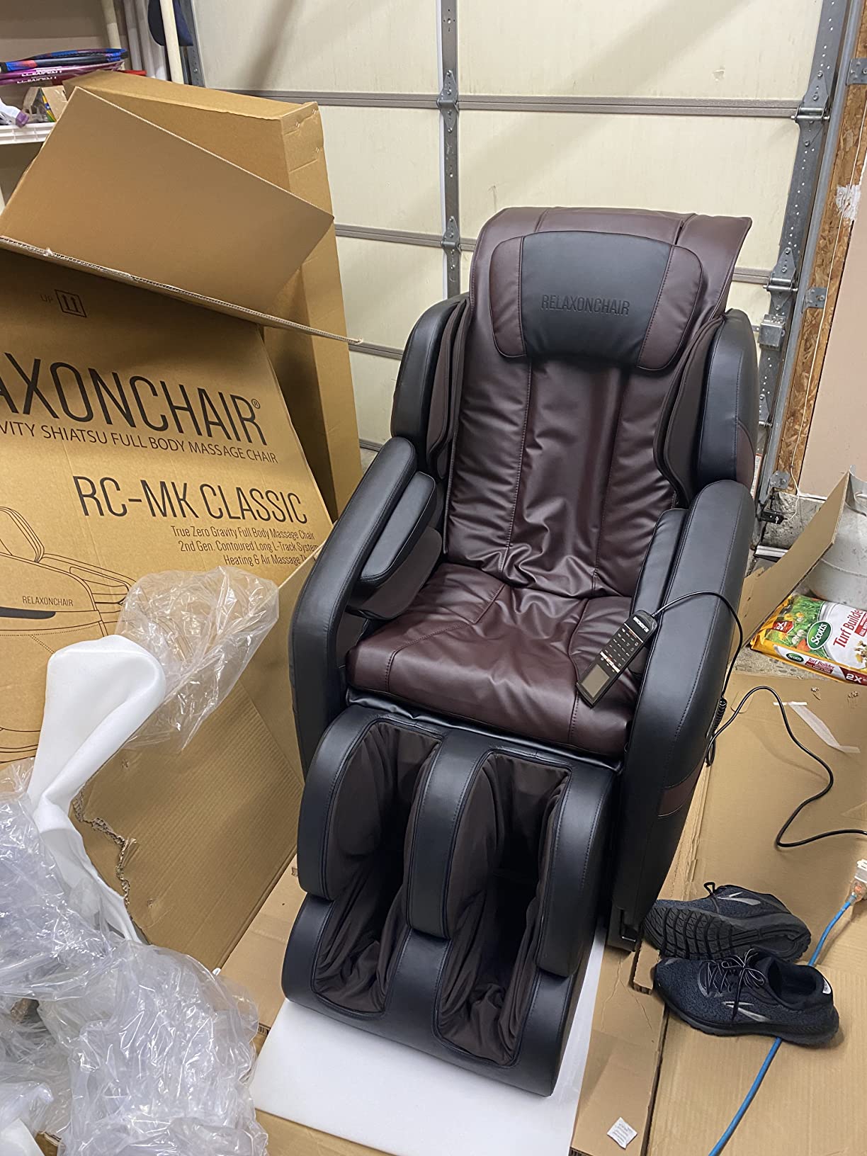 Full Body Zero Gravity Shiatsu Massage Chair with Built-in Heat