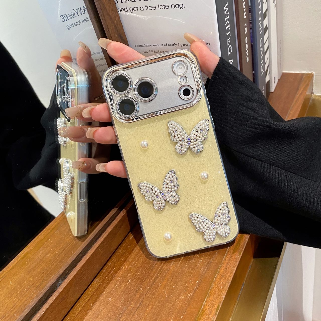 Sparkling Diamond Butterfly Pearl Case for Apple17promax Phone case iPhone15New13Advanced Sense14pm Niche12Protective Sleeve11Fully enclosed lens with precision holes16plus Female shell creature BT001