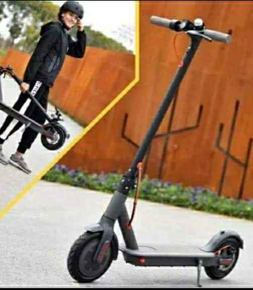 BRAND NEW AND BOXED ELECTRIC SCOOTER