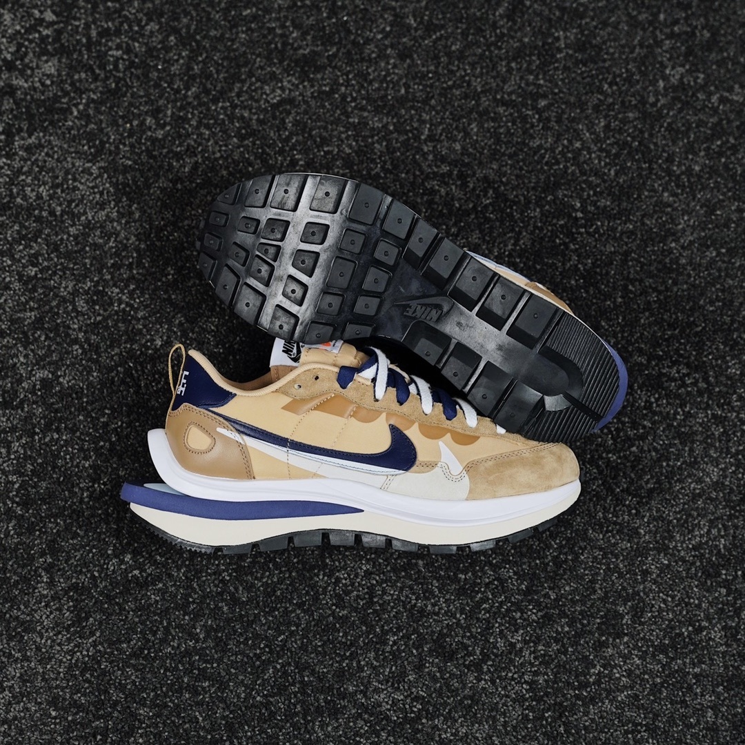 Nike x sacai Sneakers detail 2