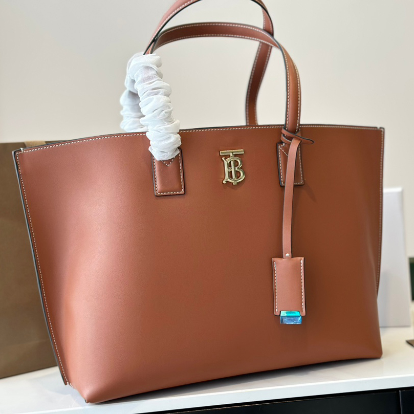 High-quality Burberry neverfull bag