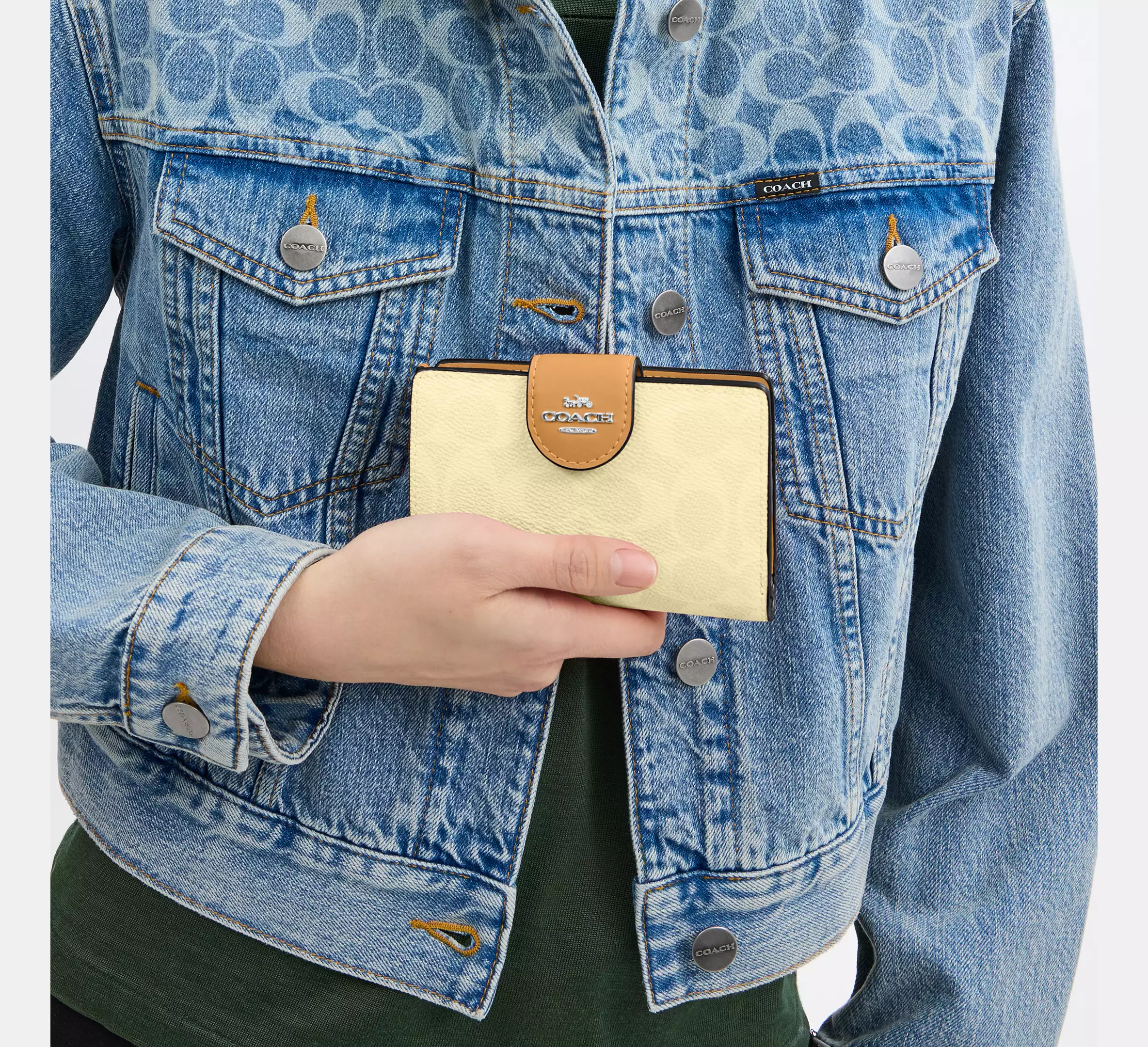 Medium Corner Zip Wallet In Signature Canvas