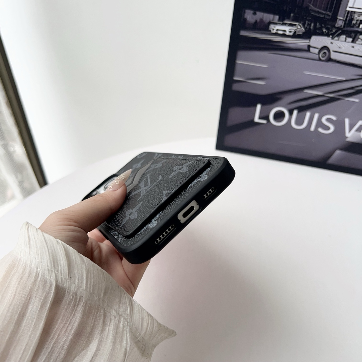LV & Gucci Carbon Fiber Pattern Phone Case - Premium Material with Leather Finish, V-Shaped Card Holder