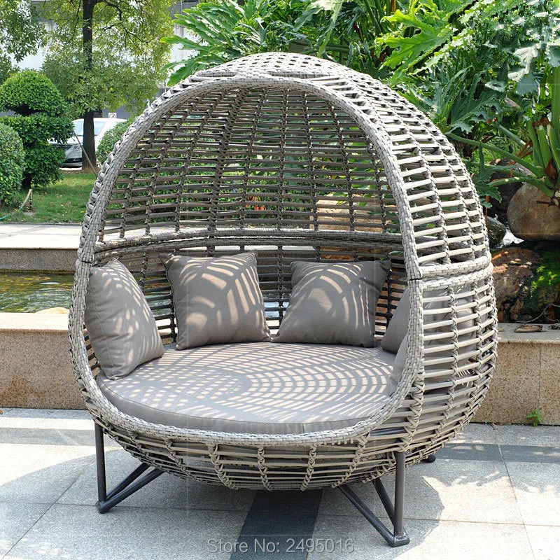Metal frame with Wicker Patio Sunbed