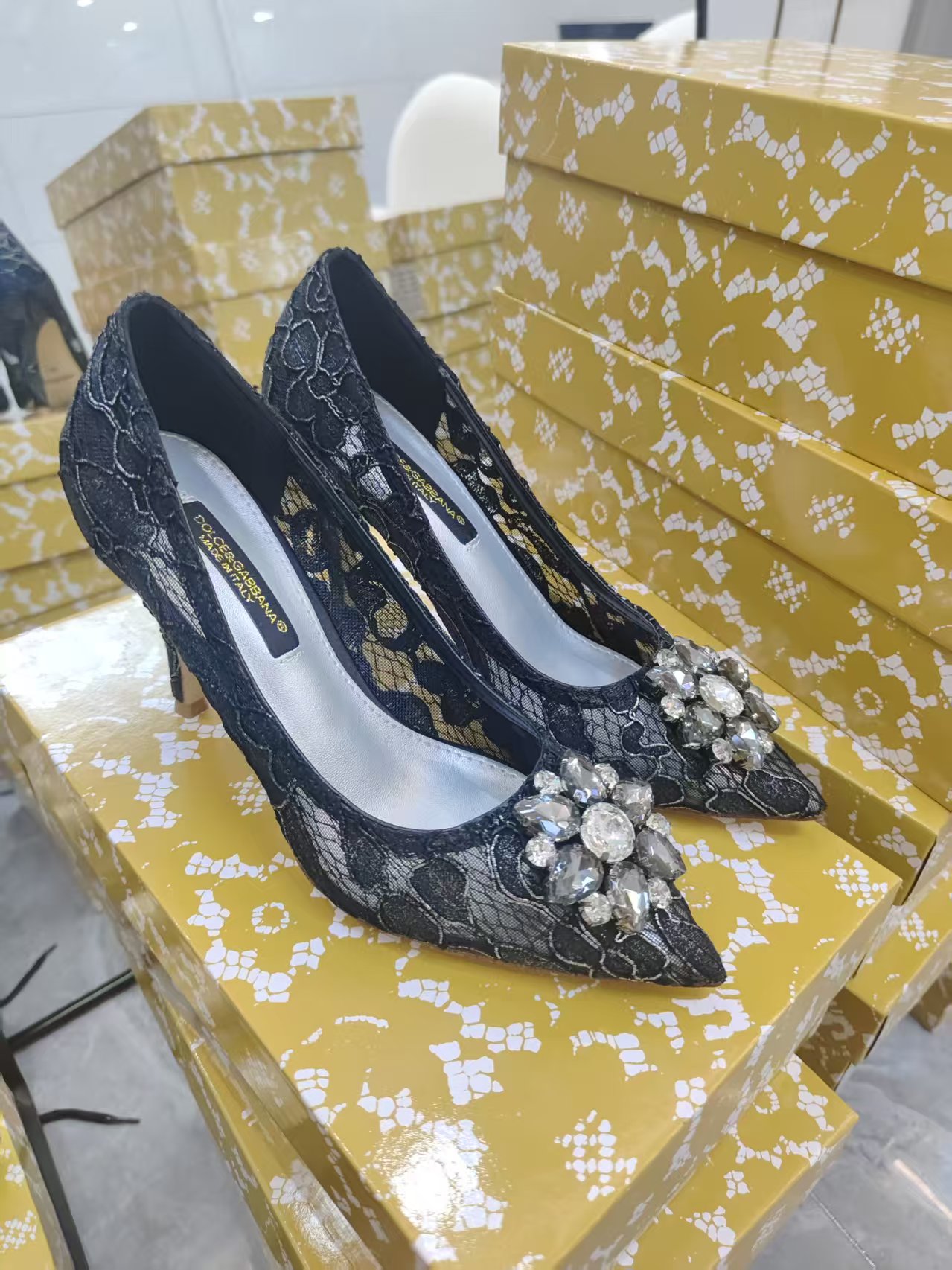 Dolce & Gabbana Lace Crystal Embellished Pumps 9cm - Special Price 2
