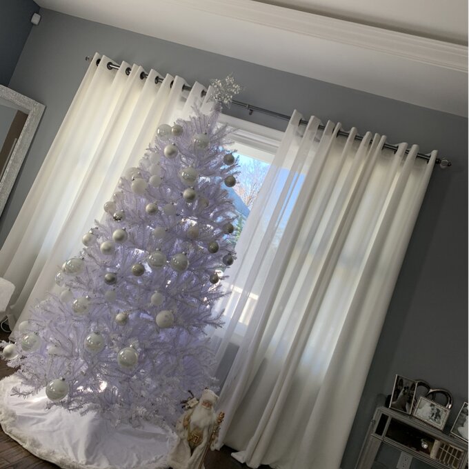 Dunhill Fir Lighted Artificial Fir Christmas Tree