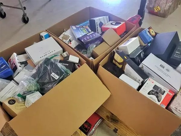 Lucky box - Chances of getting a cell phone