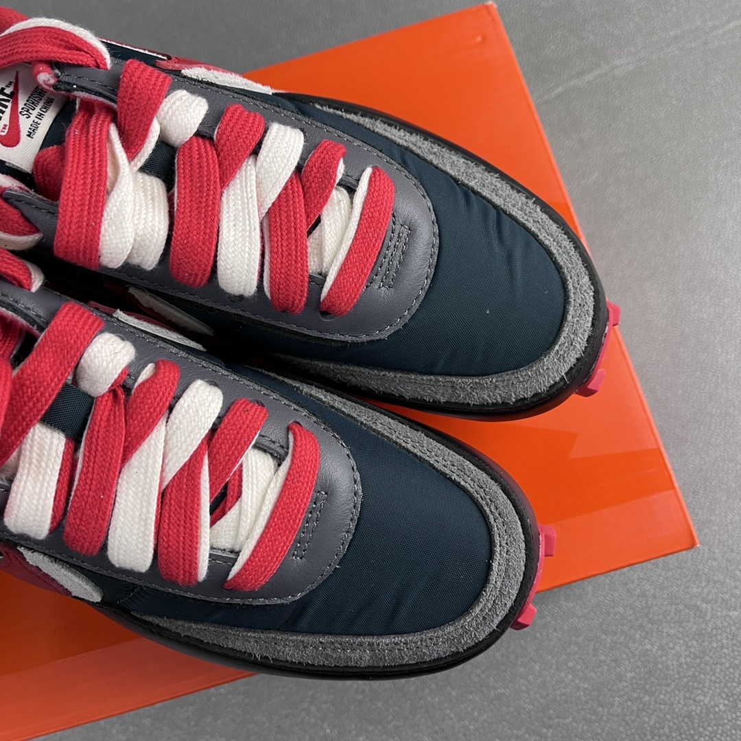 Nike x sacai Sneakers detail 2