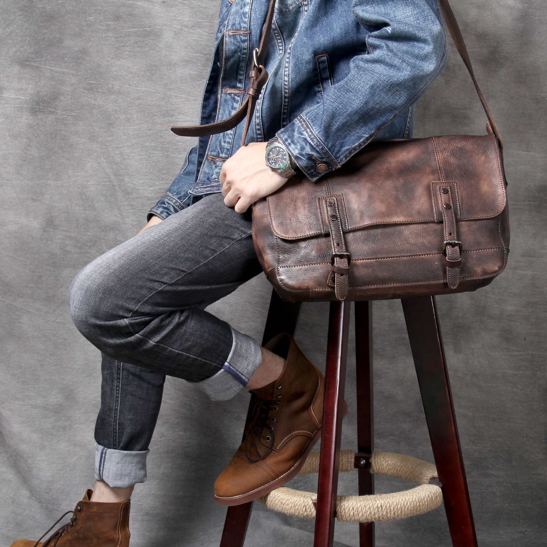 Vintage Leather Messenger Bag - Rugged Sophistication for the Modern Man