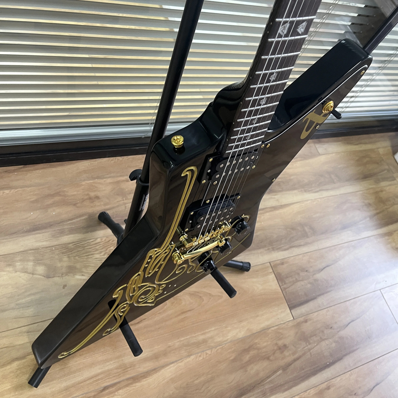 Electric Guitar Black Gold Gold Hardware Gold Carving Scroll Electric Guitar