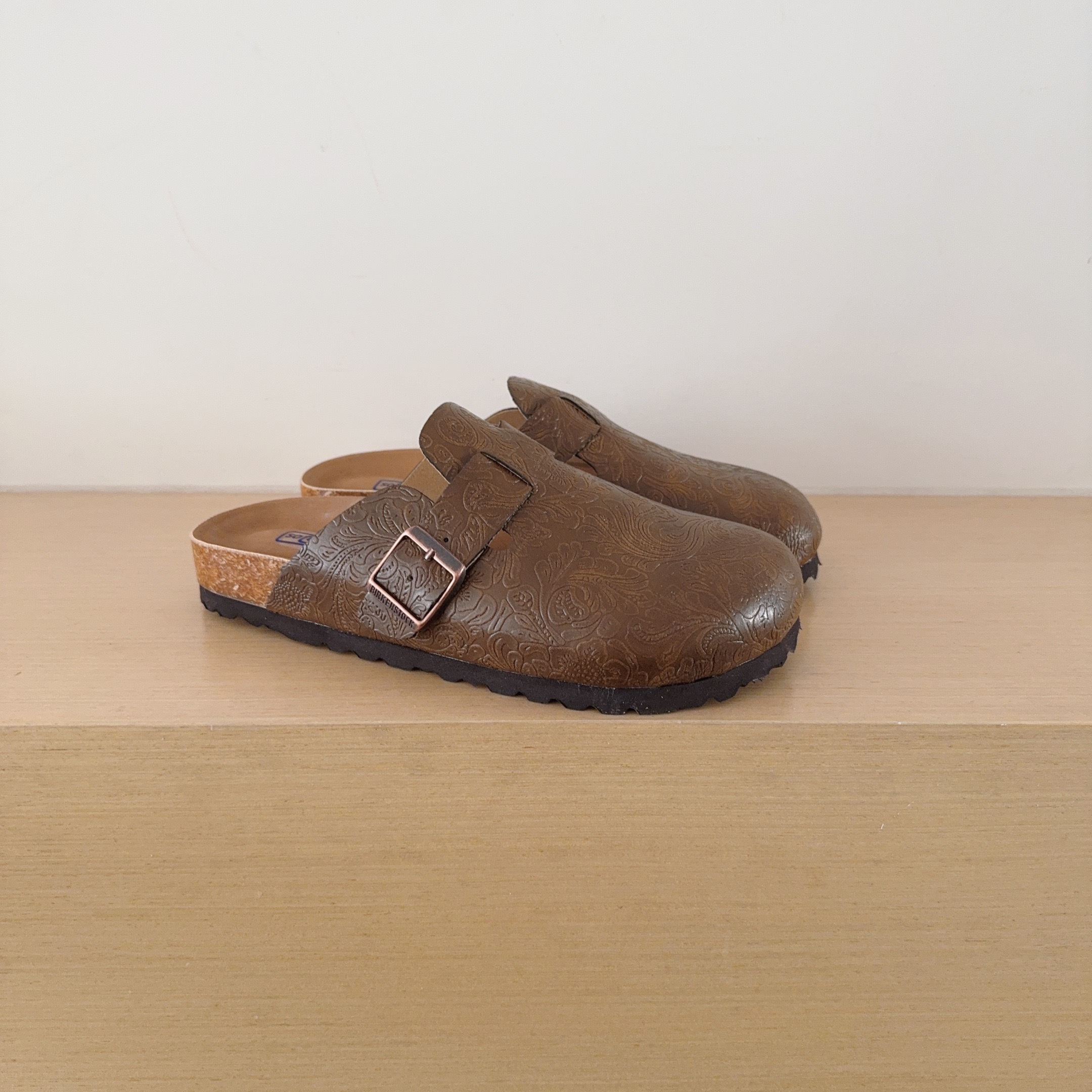 UGG Kids Leather Chevron Series Birken-Style Clogs Adult And Kids