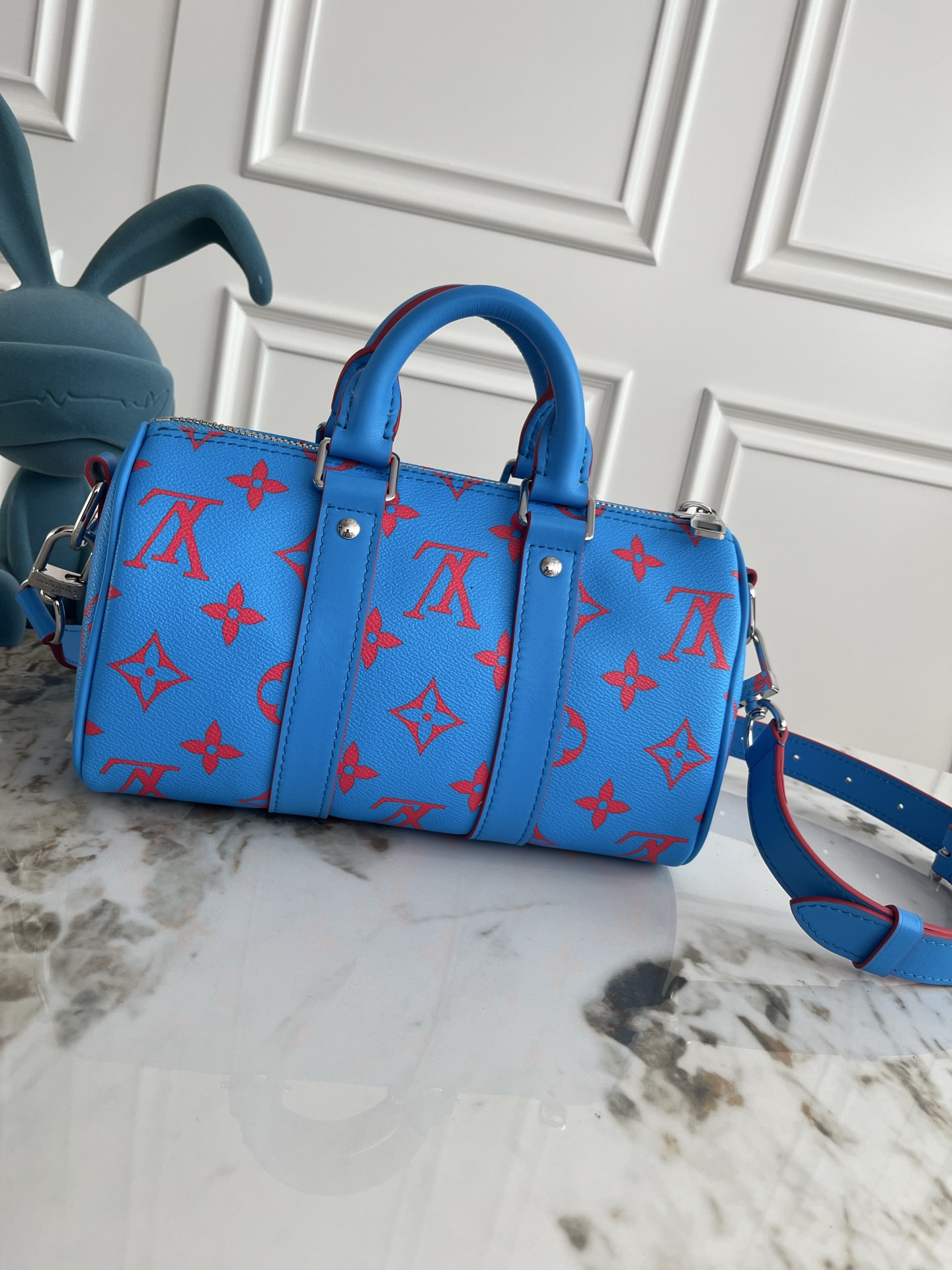 LV Keepall Bandoulière 25 Blue & Red Contrast Monogram Duffle Handbag