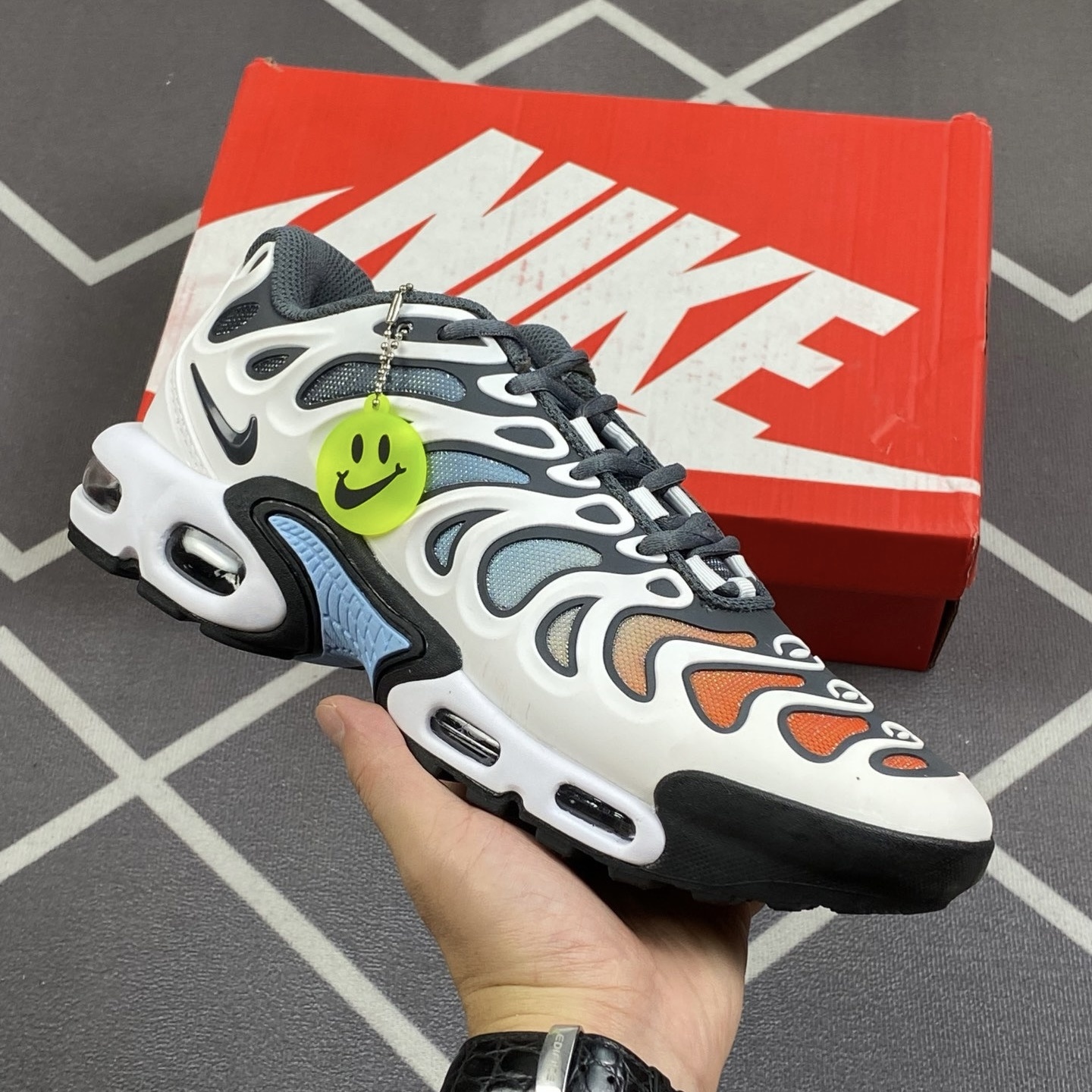 Air Max Plus Drift 4