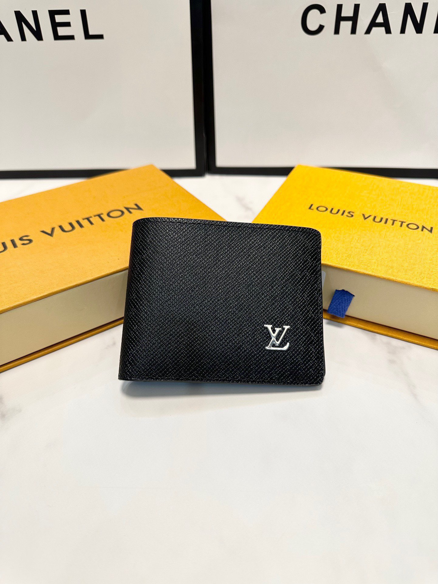 LV classic wallet/clutch
