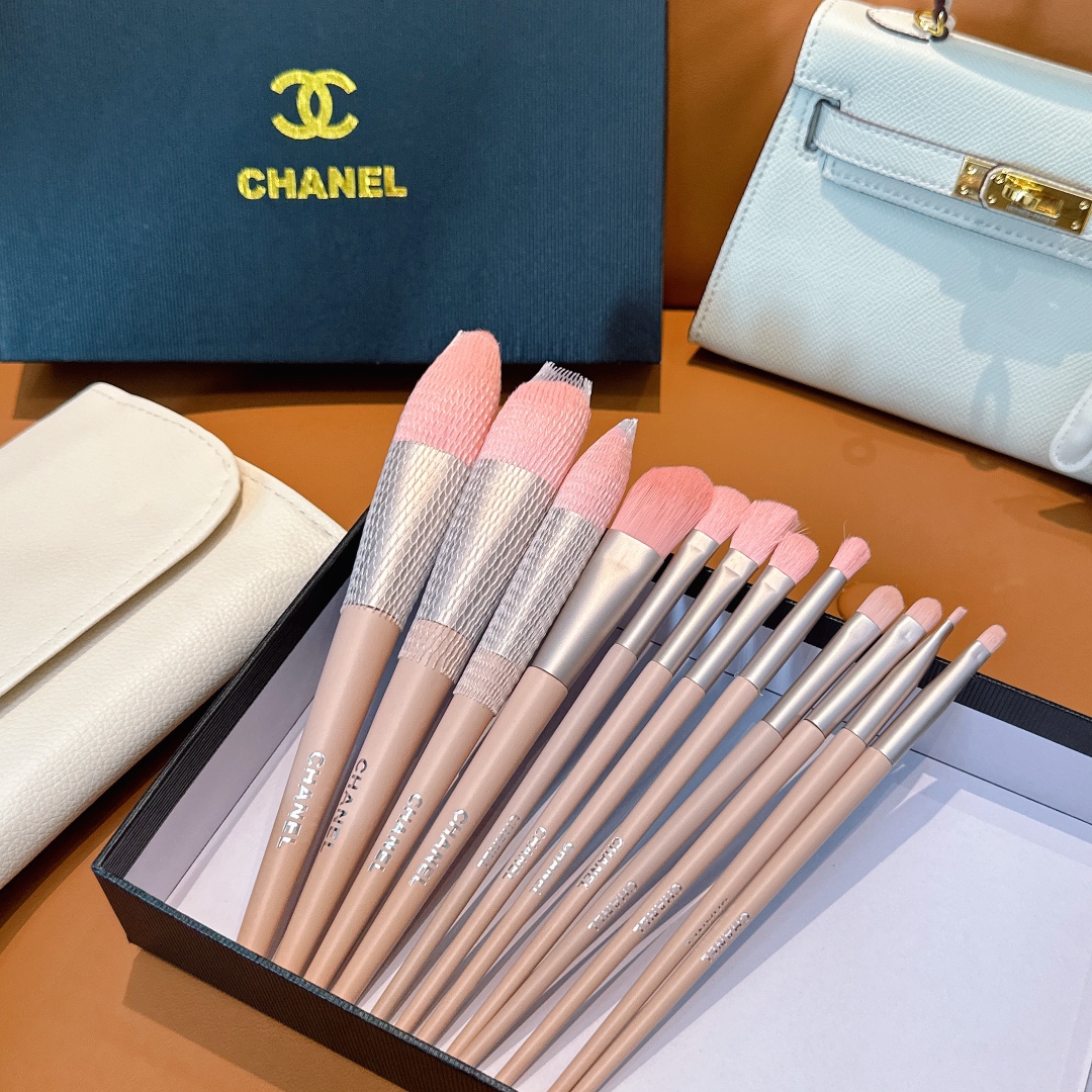 CHANEL Makeup Brushes