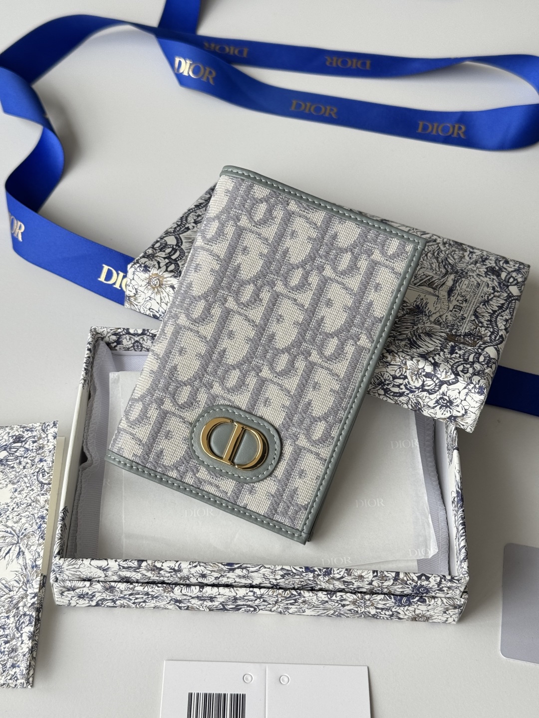 Dior 30 Montaigne Dahlia Wallet