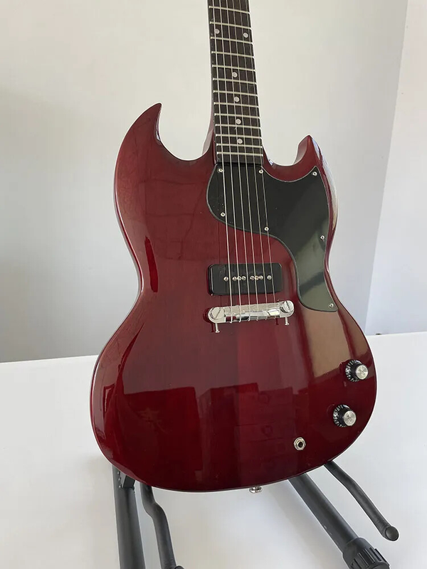 High Quality Chinese Electric Guitar, Mahoganyand Body and Neck Professional