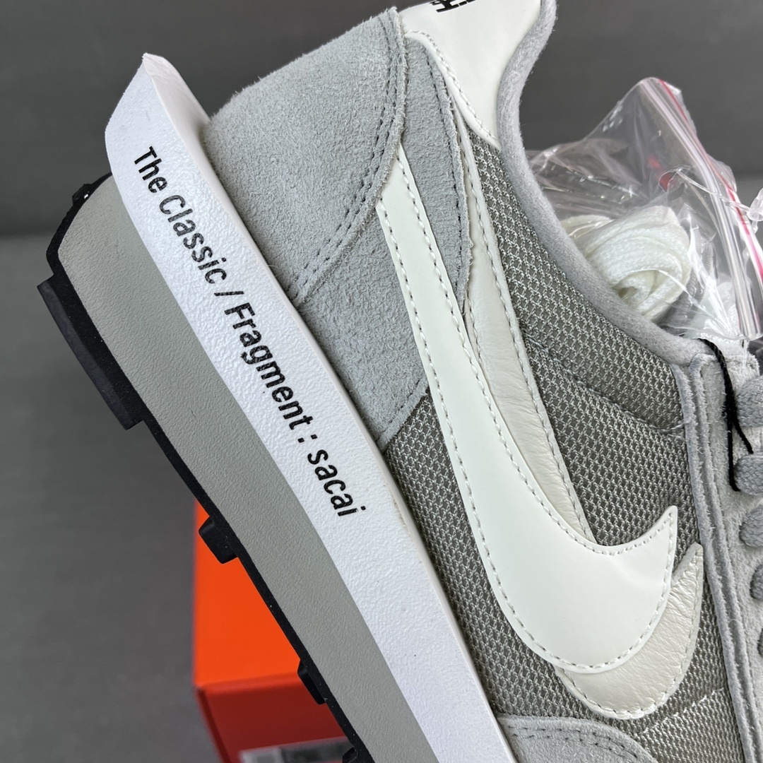 Nike x sacai Sneakers detail 2